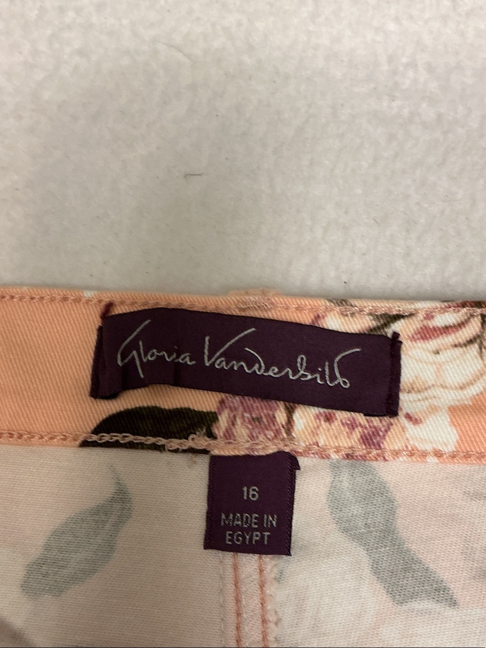 Gloria Vanderbilt Peach Floral Shorts with Green Leaf Accents Sz 16 , 3305 - Picture 2 of 4